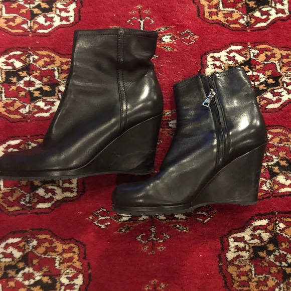 Genuine black leather Prada boots - Picture 1 of 3